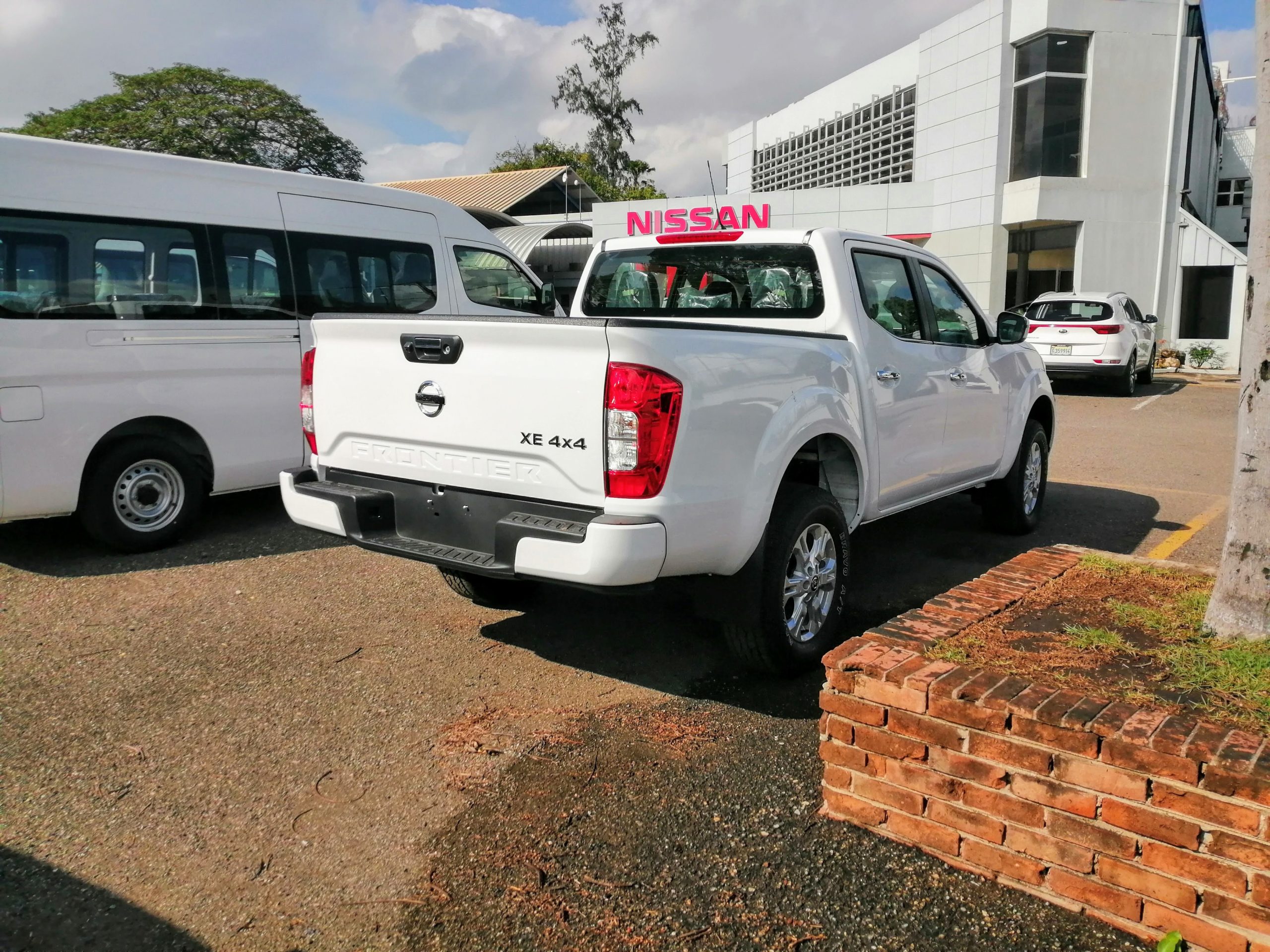 nueva nissan frontier xe 2022