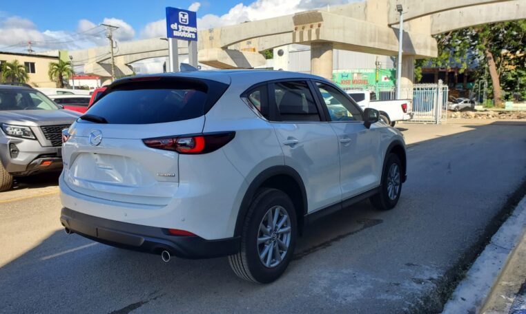 Mazda CX-5 CE blanca