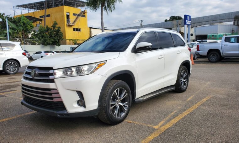 Toyota Highlander LE 2017