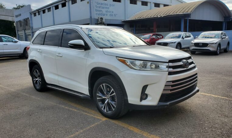 Toyota Highlander LE 2017