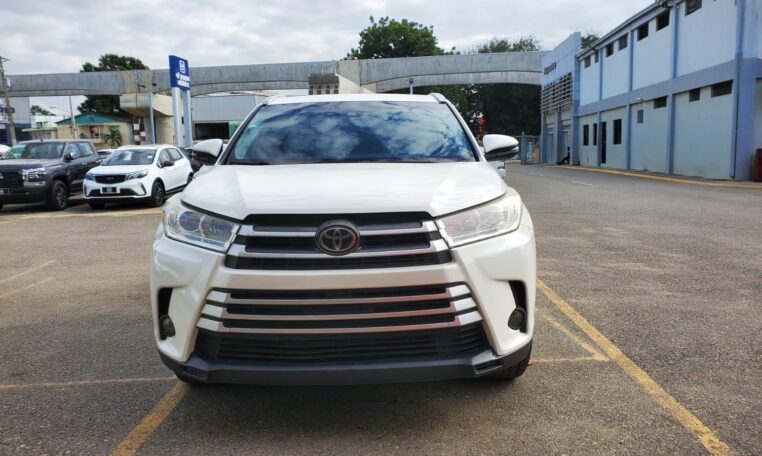 Toyota Highlander LE 2017