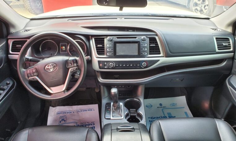 Toyota Highlander LE 2017